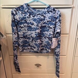 Fleo Digital Blue Camo crop foundation Long Sleeve Women's Top. NWT.